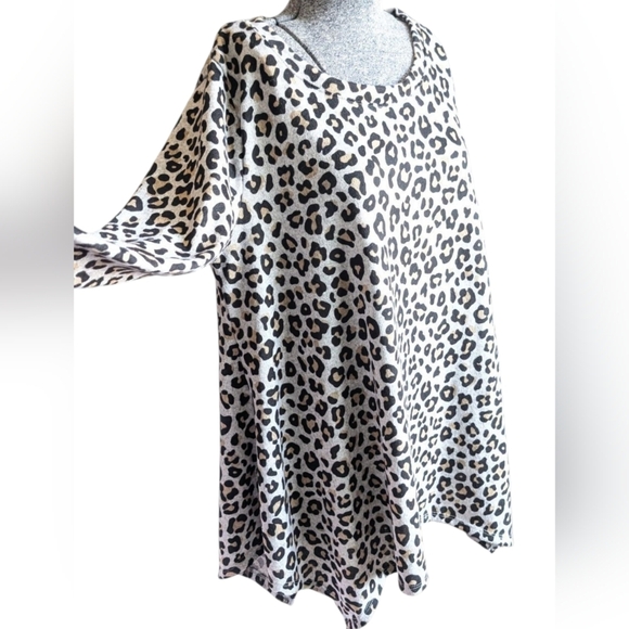 Green Envelope Los Angeles Leopard Print Tunic Top 1X - Picture 3 of 8
